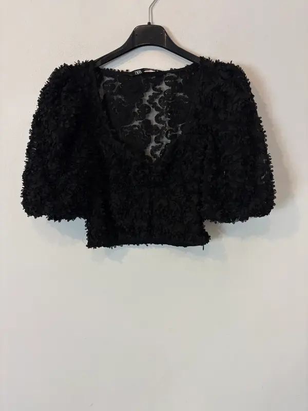 ZARA. Top corto texturas