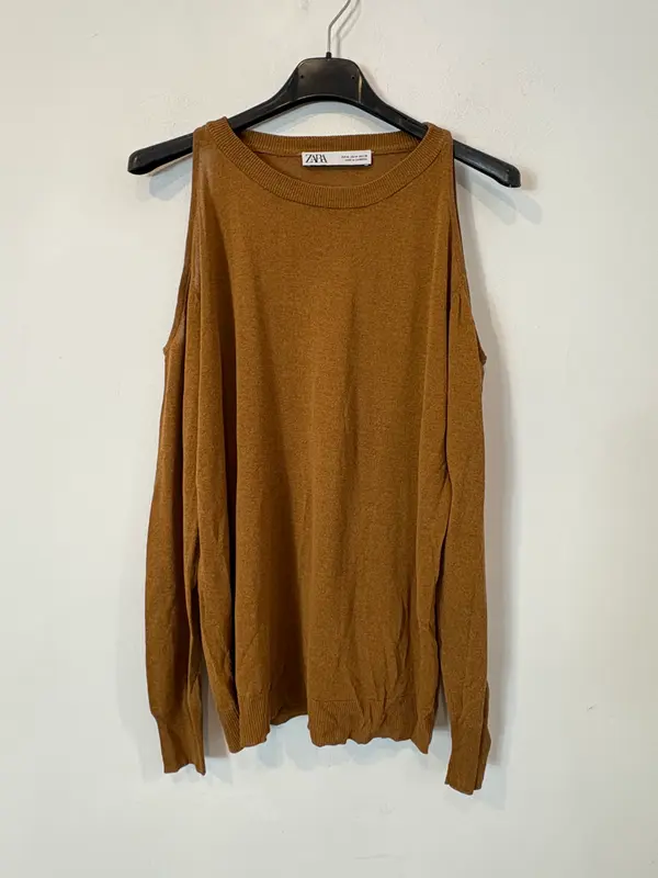 ZARA. top fino camel hombros