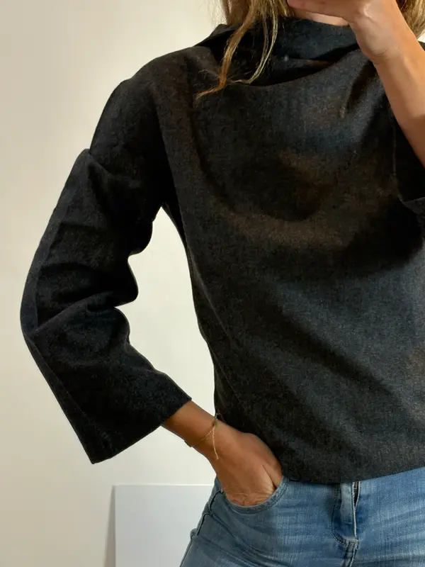 ZARA. Top gris fruncido con lana