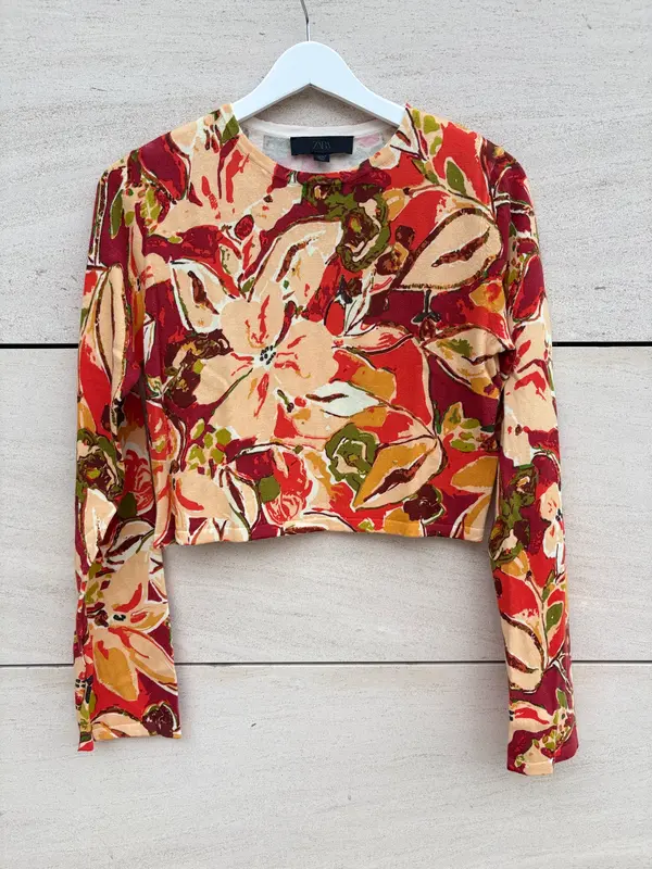 ZARA. Top manga larga punto estampado