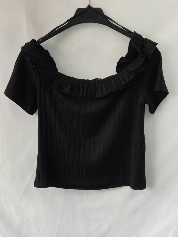ZARA.Top negro canalé T.L
