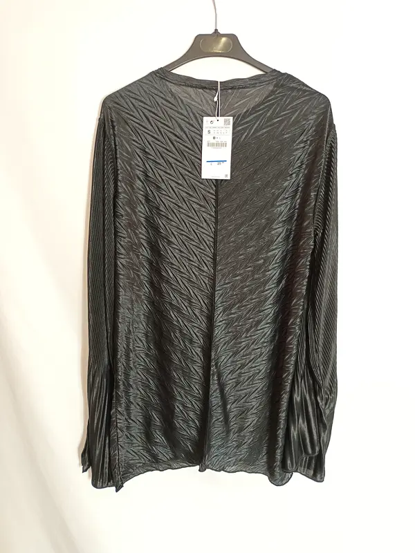 ZARA. Top negro canalé T.s