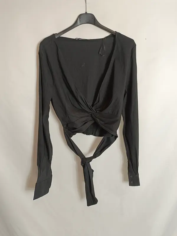 ZARA. Top negro lazada. T M