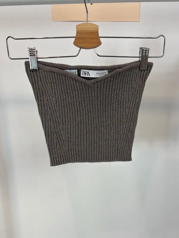 ZARA. Top palabra de honor canalé  gris. T S