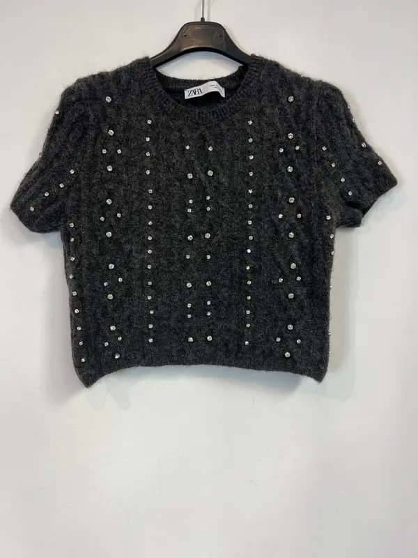 ZARA. Top punto gris pedrería T.s