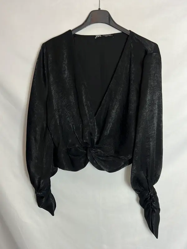 ZARA. Top textura negro nudo. T M