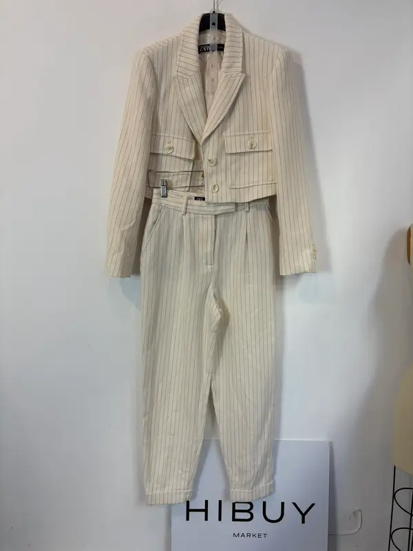 ZARA. Total look chaqueta cropped rayas