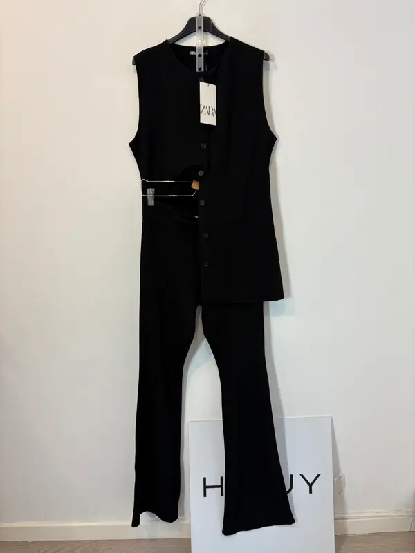 ZARA. Total look punto negro elástico