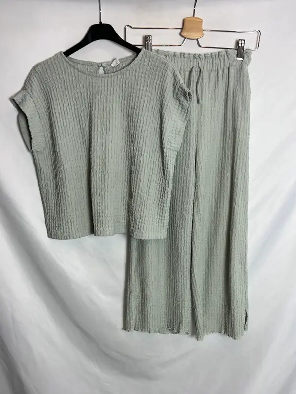 ZARA. Total look top y pantalón textura. T 13-14 años (XS)