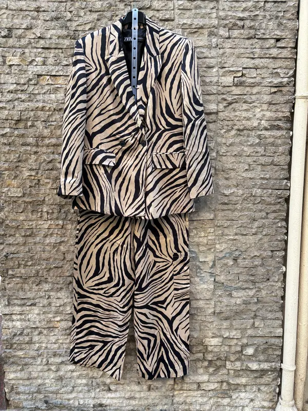 ZARA. Traje de chaqueta bicolor fluido. T XS/A