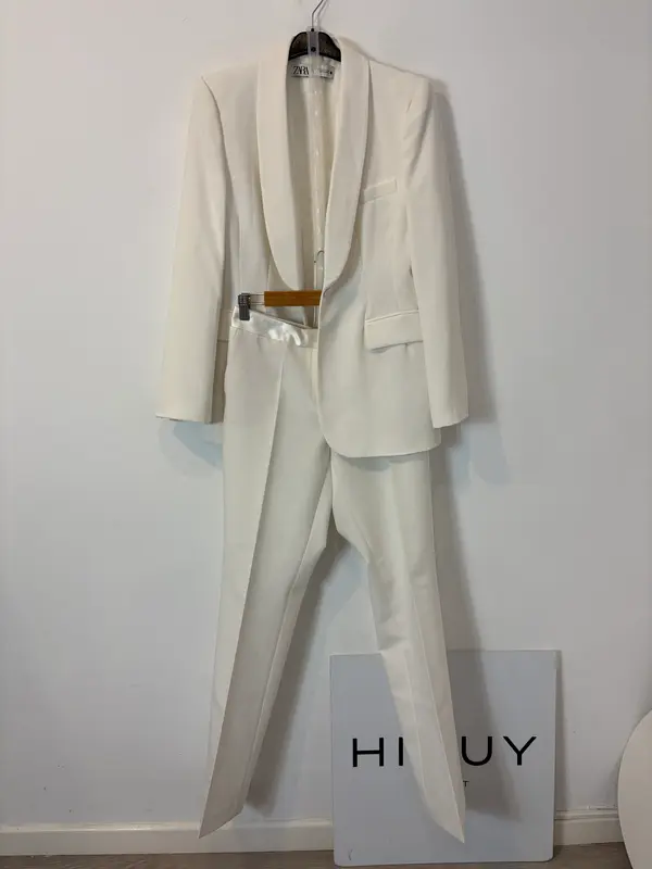 ZARA. Traje de chaqueta blanco