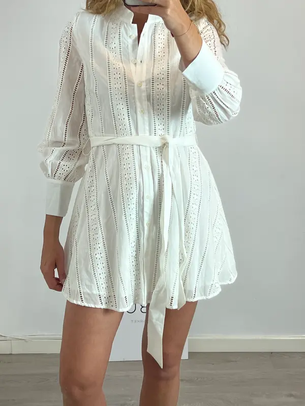 ZARA. Vestido corto blanco troquelado. T M