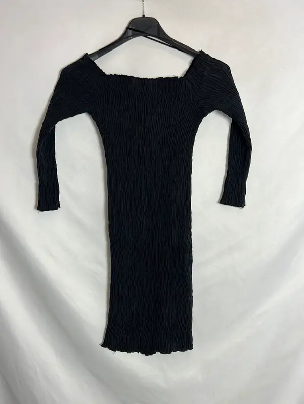 ZARA. Vestido corto entallado nido de abeja. T XS