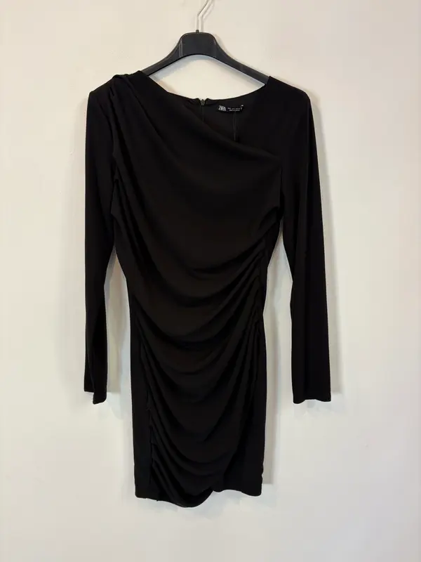ZARA. Vestido corto fruncidos. T L