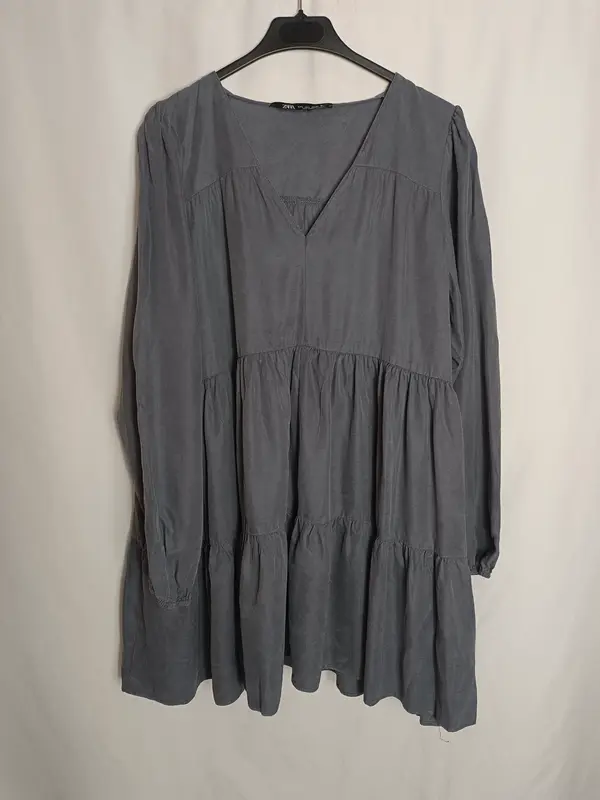ZARA. Vestido corto gris T.l