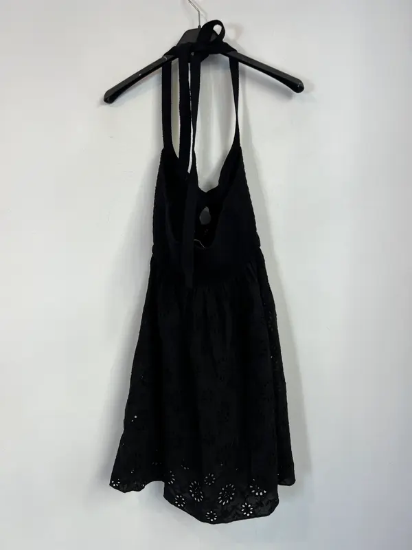 ZARA. Vestido corto negro troquelado T.s