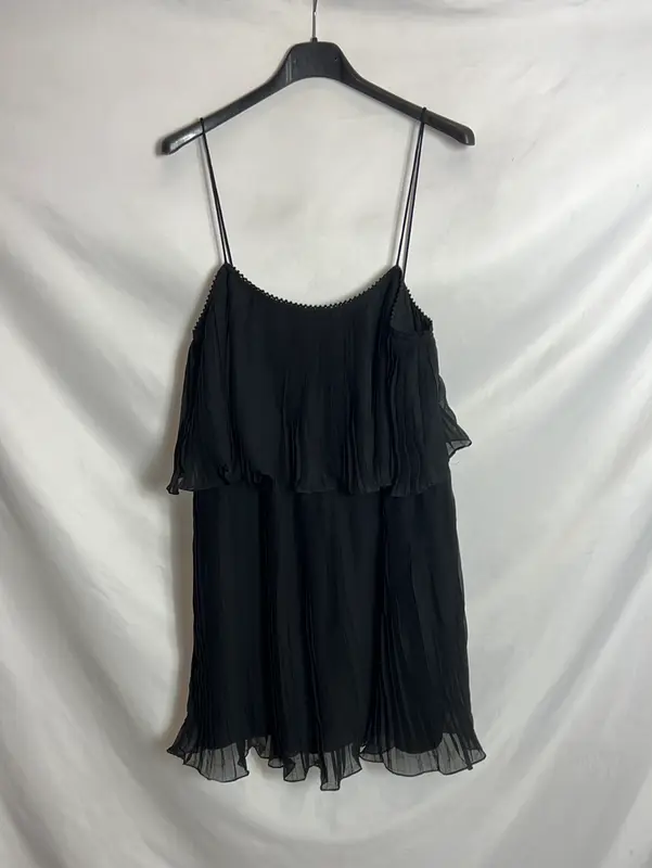 ZARA. Vestido corto negro volantes. T L