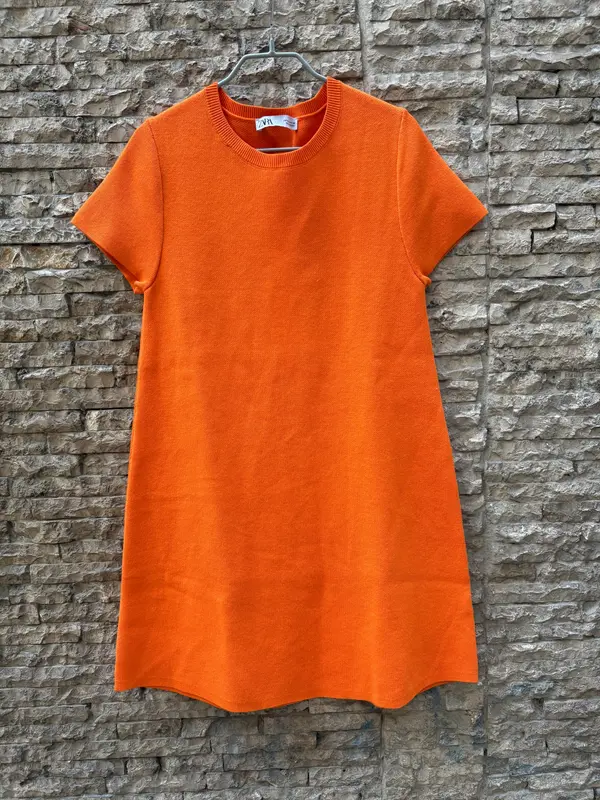 ZARA. Vestido corto punto elástico naranja