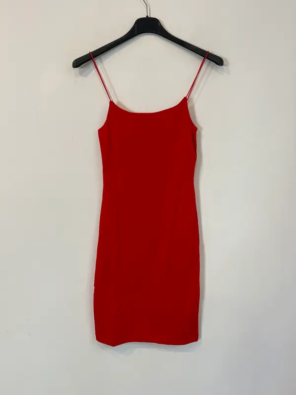 ZARA. Vestido entallado rojo T.m