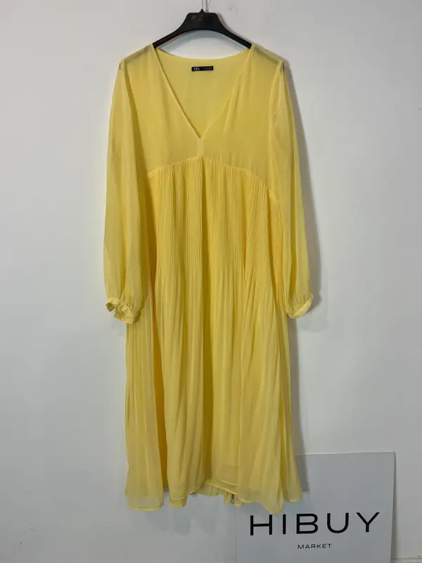 ZARA. vestido largo amarillo plisado T.l