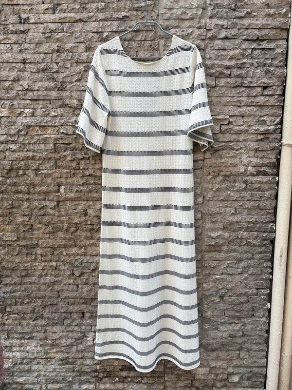 ZARA. Vestido largo beige escote espalda