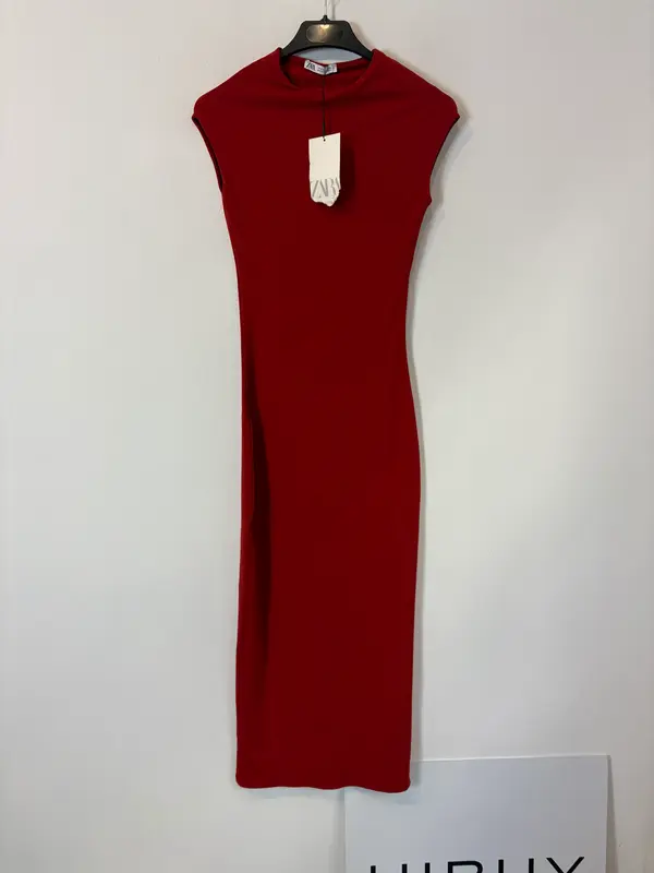 ZARA. Vestido largo entallado