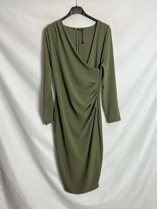 ZARA. Vestido midi fruncido. T M
