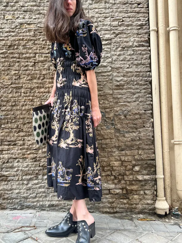ZARA. Vestido midi negro con bordados florales