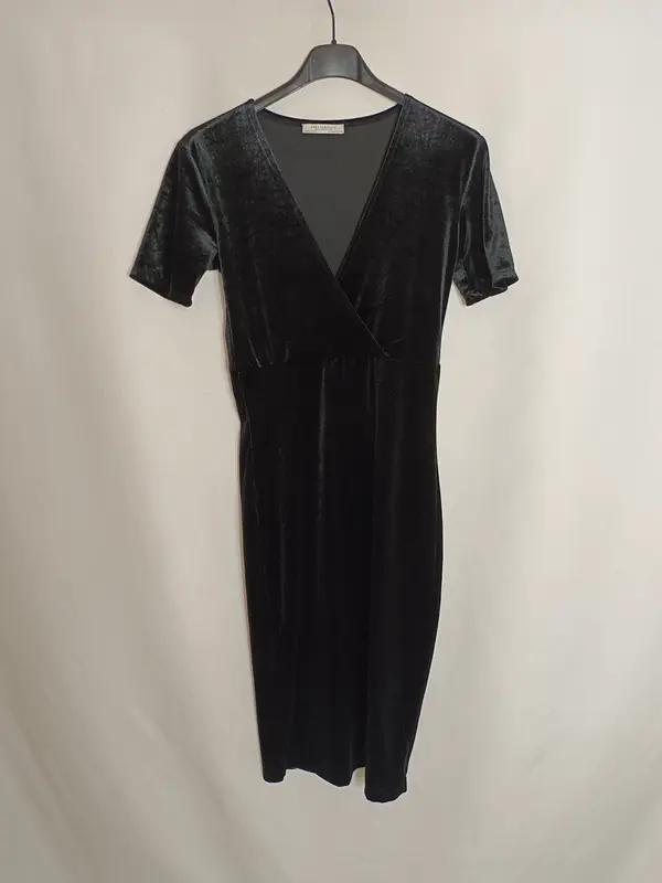 ZARA. Vestido midi terciopelo negro T.s
