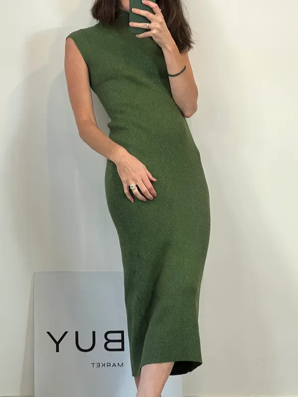 ZARA. Vestido midi verde punto elástico