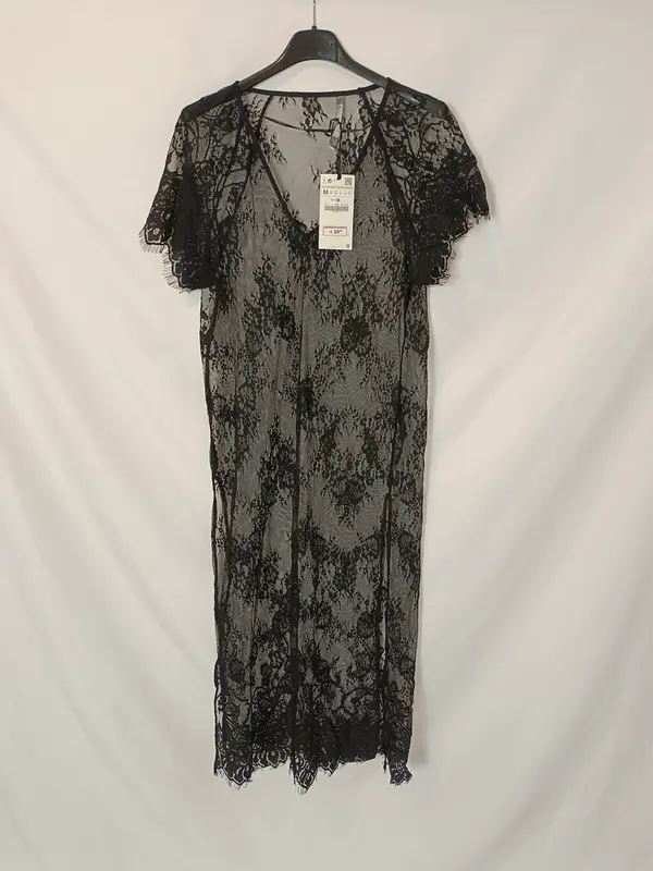 ZARA. Vestido negro encaje T.m