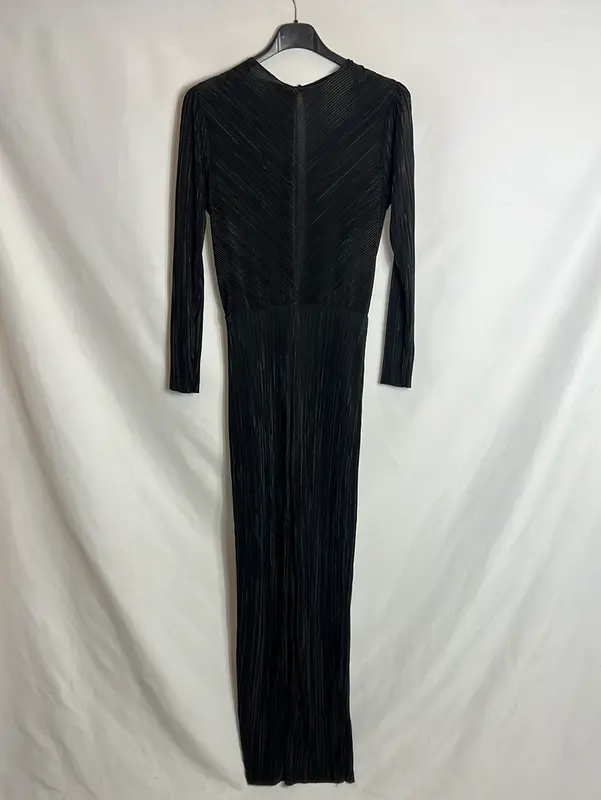 ZARA. Vestido negro largo textura plisada. T S