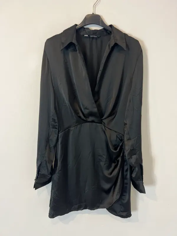 ZARA. Vestido negro satinado T.s