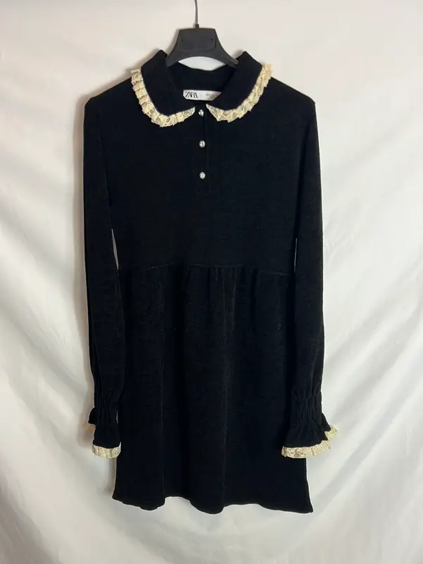 ZARA. Vestido negro textura detalle encajes. T S