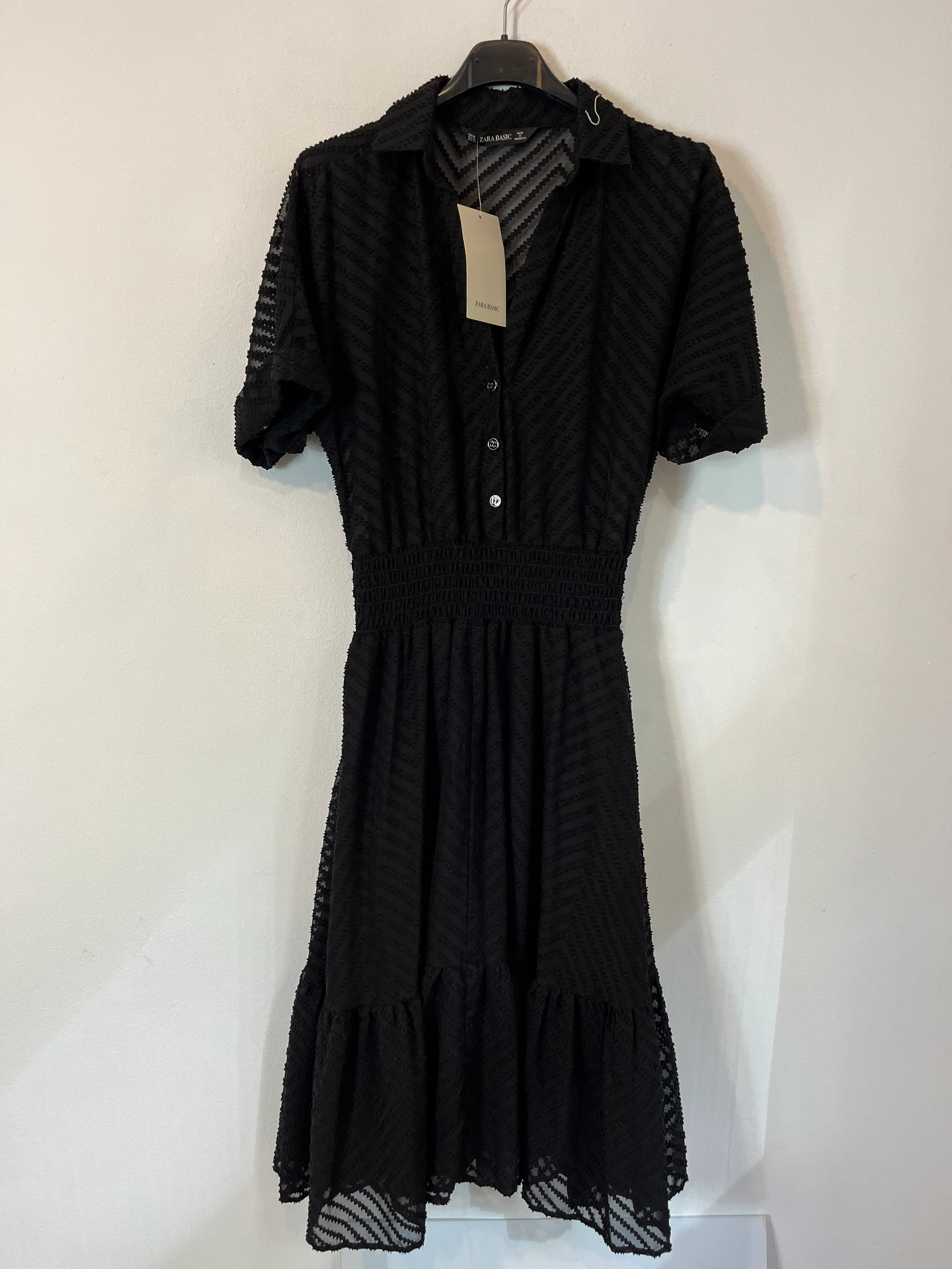 ZARA. Vestido textura negro. T XS