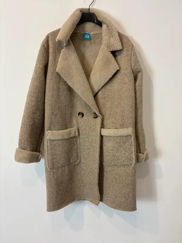 ZÚA. Abrigo beige textura con lana