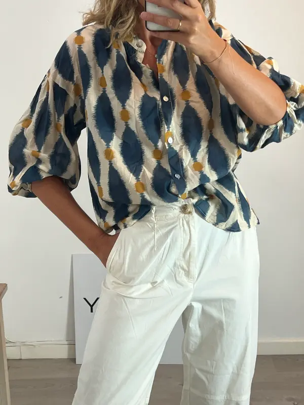 ZÚA. Blusa estampada cuello mao. TU (M)