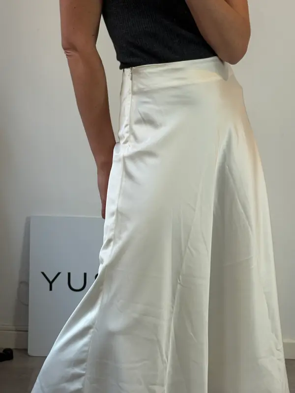 ZUBI. Falda larga satinada